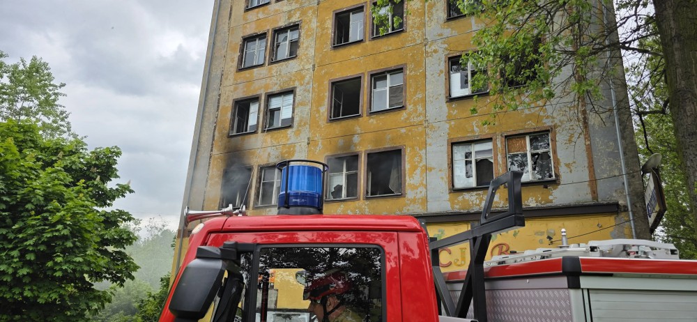 Pożar w dawnym „Gościńcu”. Interwencja straży pożarnej w dwóch miejscach jednocześnie