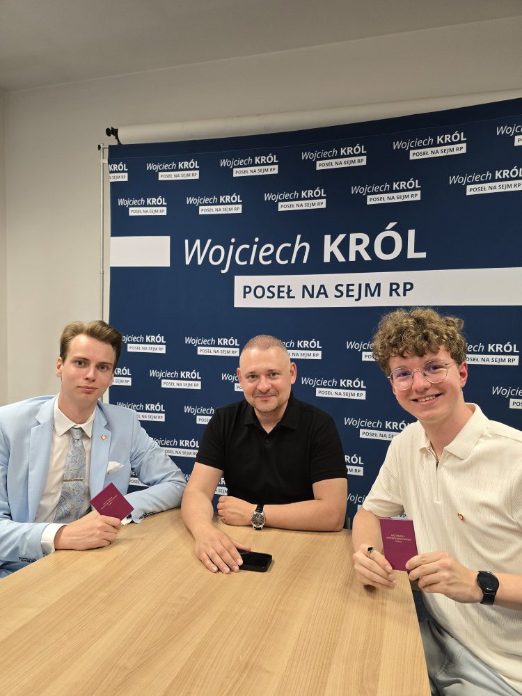 Nowi asystenci społeczni posła Wojciecha Króla – Mateusz Partyka i Sebastian Stolarczyk dołączają do zespołu
