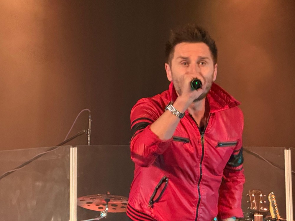 Rockowy wieczór pełen nadziei. W Zniczu odbył się charytatywny koncert „Teraz i Tu” dla Bartusia Bańskiego