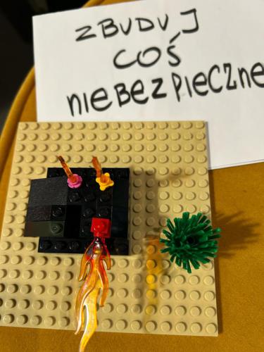 Klocki-LEGO-bohaterami-zajec-miedzypokoleniowych-12